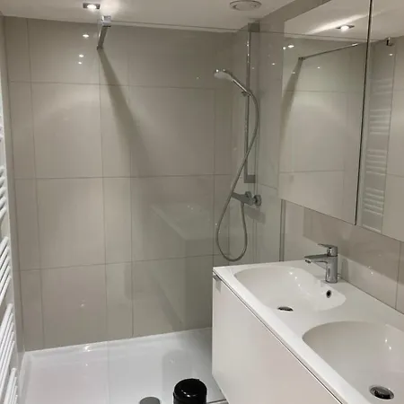 Apartment Seaview Studio: Beachfront Retreat With Panoramic Ocean Views *