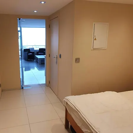 Apartment Seaview Studio: Beachfront Retreat With Panoramic Ocean Views *